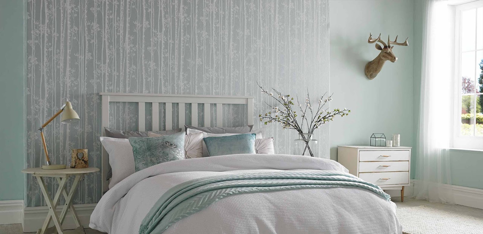 Mách bạn cách làm mới phòng ngủ với giấy dán tường đẹp và độc đáo