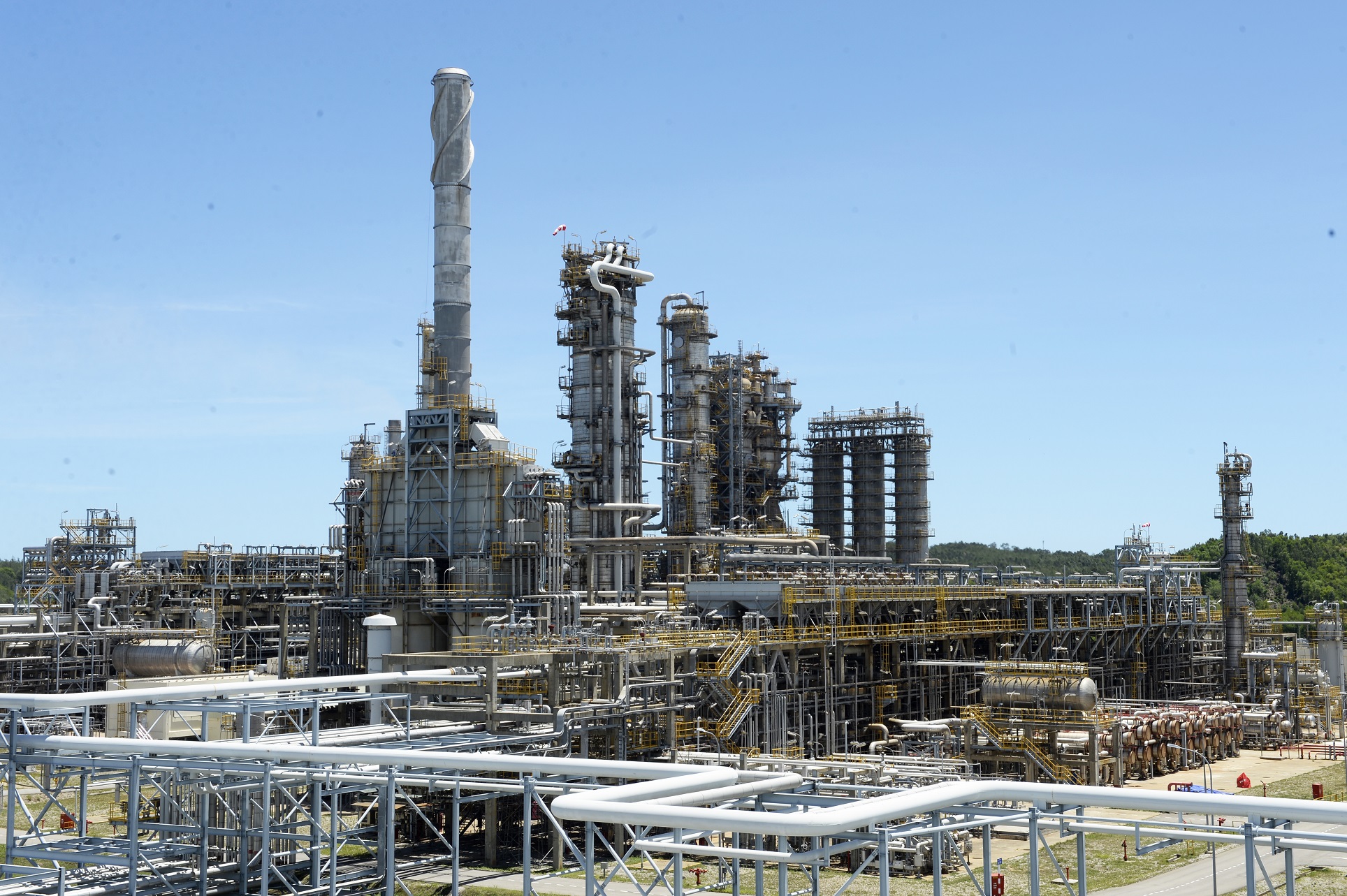 Đề xuất giảm nhập khẩu xăng dầu tại nhà máy Quảng Ngãi