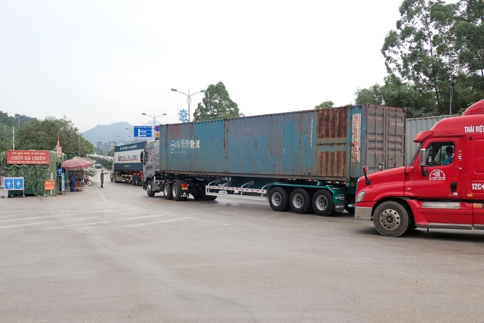 Lực lượng chức năng Lạng Sơn hỗ trợ xuất nhập khẩu hàng hóa